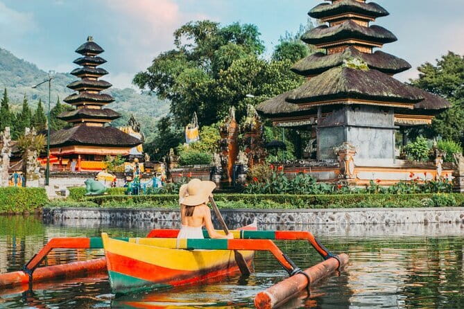 Beji Griya Waterfall Bali Spritual Holy Bath Experience - Taking photos without missing the point