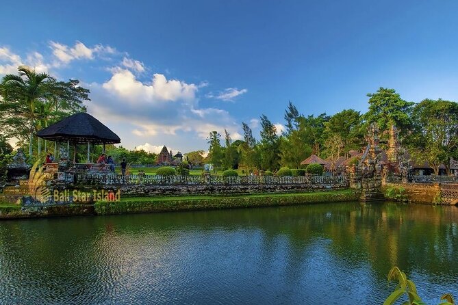 Beratan , lake side temple tour , all inclusive - Taman Ayun and the royal temple setting