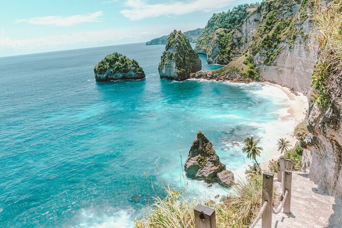 Best Iconic West and East Nusa Penida Island Tour - All Inclusive - Diamond Beach: white sand and a dramatic first stop