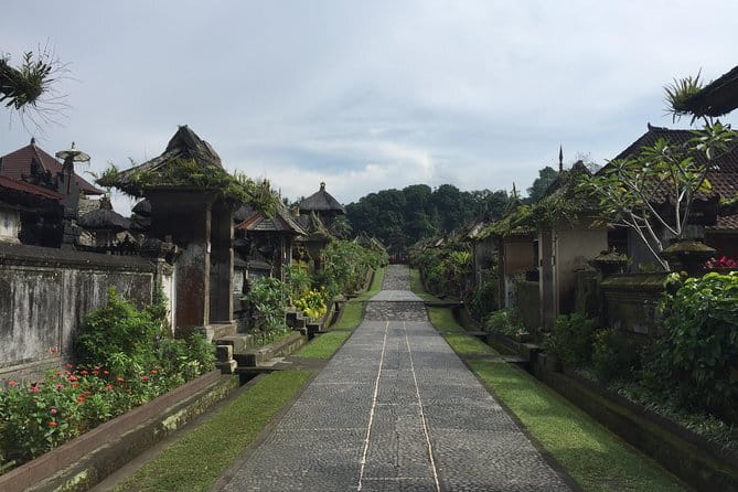 Best of Bali Private Shore Excursions - Batuan Temple’s brick, stone, and wood details