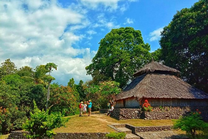 Best of Lombok: Native, Culture, Nature & Waterfall Day Trip - Malimbu Hill closes the day over the Gilis