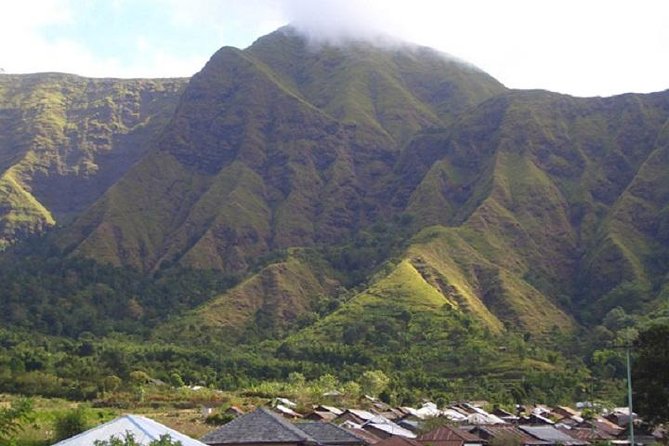 Best of Lombok: Native, Culture, Nature & Waterfall Day Trip - Narmada Palace gives the morning a royal start