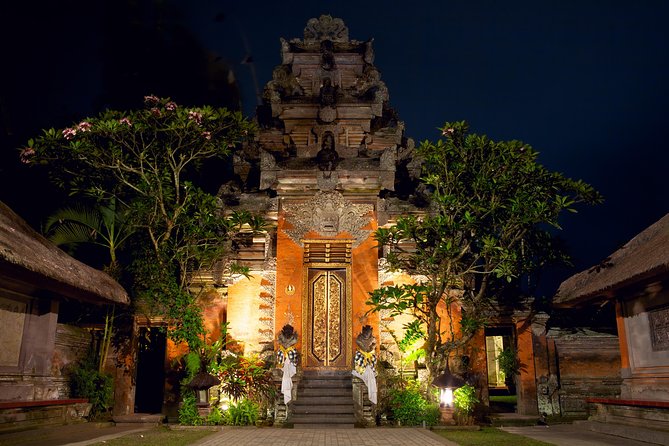 Best of Ubud Attractions: Private All-Inclusive Tour - Browsing Ubud Traditional Art Market