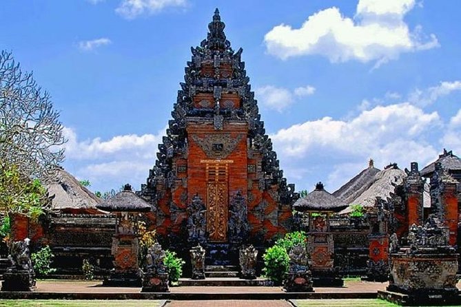 Best of Ubud Private Day Tour with All Inclusive - Tohpati Village: batik and the shopping question