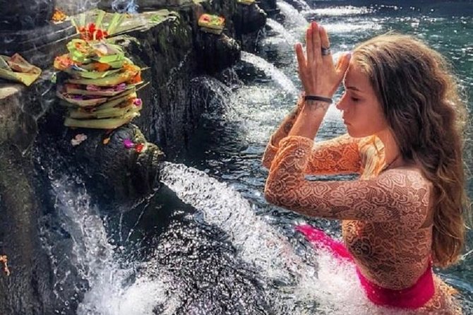 Best of Ubud Tour with Jungle Swing Private and All Inclusive - The silver, batik, and painting stops