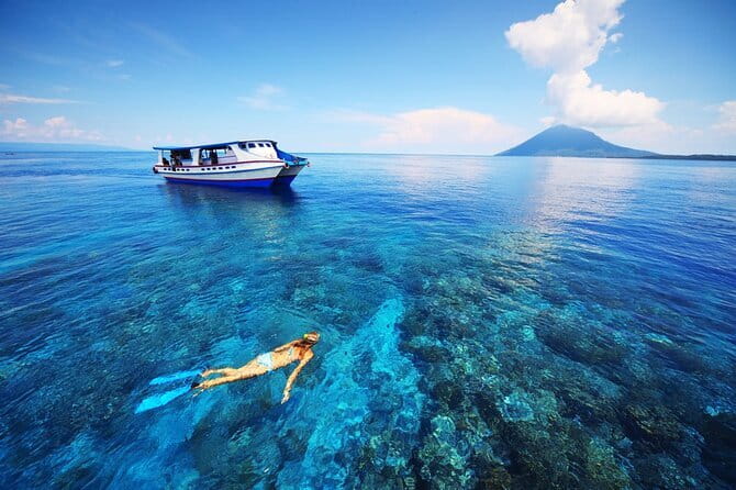 Blue Lagoon Snorkeling with Lunch and Private Transport - The traditional boat is part of the experience