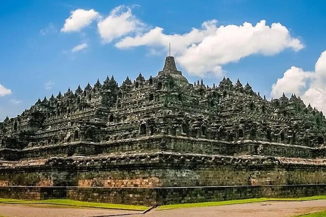 Borobudur Climb Up and Selogriyo Temple Rice Terraces Trekking - Climbing Borobudur instead of only seeing it