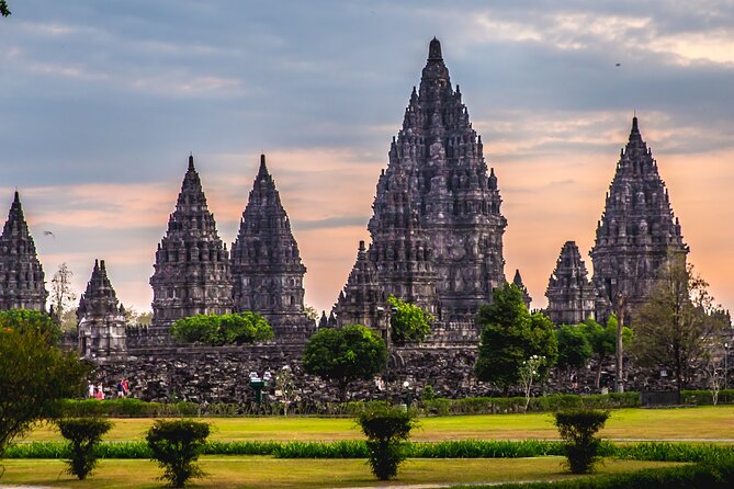 Borobudur(climb up), Merapi Volcano and Prambanan Temple Tour - One day, three major Yogyakarta sights