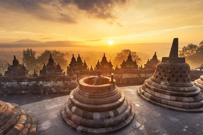 Borobudur (Climb Up), Sultan Palace - Tamansari, Prambanan Tour - The private vehicle is part of the value
