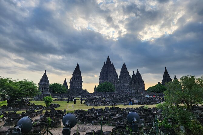 Borobudur Full Climb Up and Prambanan All Ticket with Guided Tour - Prambanan after lunch and toward sunset