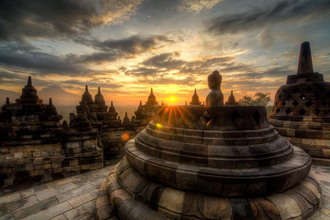 Borobudur Sunrise from setumbu Hill , Merapi Volcano & Prambanan Full Day Tour - A sunrise start at Setumbu Hill