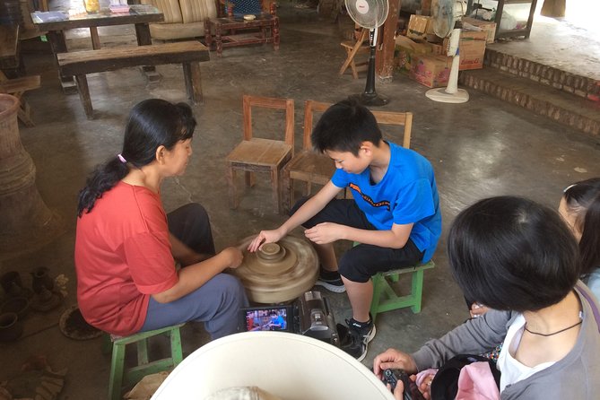 Borobudur: Village Tour with Pottery and Tofu Making - A private route with room for questions