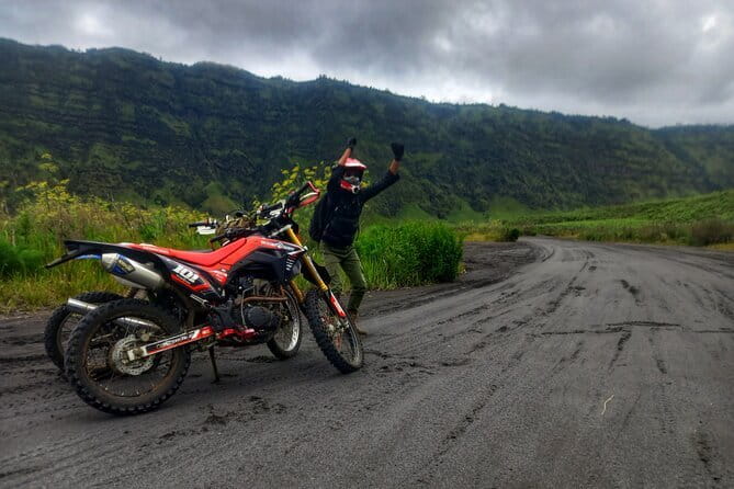Bromo Guided Dirt Bike Adventuring Tour - The first two hours through Rojopasang Lor