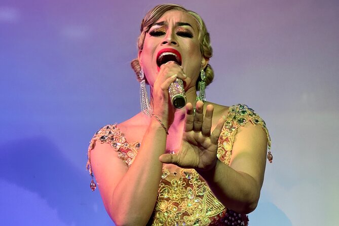 Canggu: Drag Show with Dinner - Wednesday trivia turns the show into a game