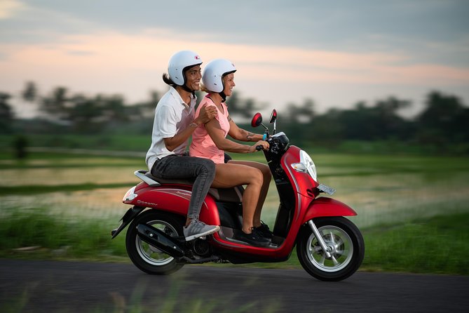 Canggu Scooter Lessons - Starting at the Canggu parking lot