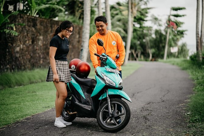 Canggu Scooter Lessons - Balance and turning in a controlled space