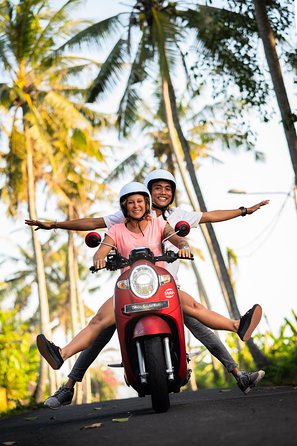 Canggu Scooter Lessons - Quiet village streets before Bali traffic