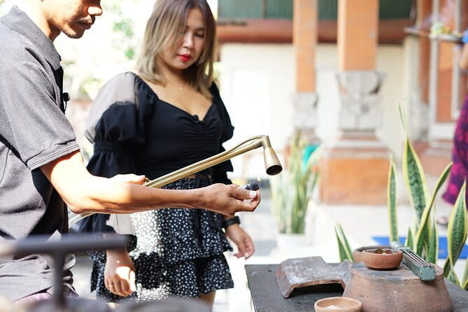 Celuk Bali Silver Class: Hands-On Silver Making Class - Arriving at the workshop near the Barong Statue