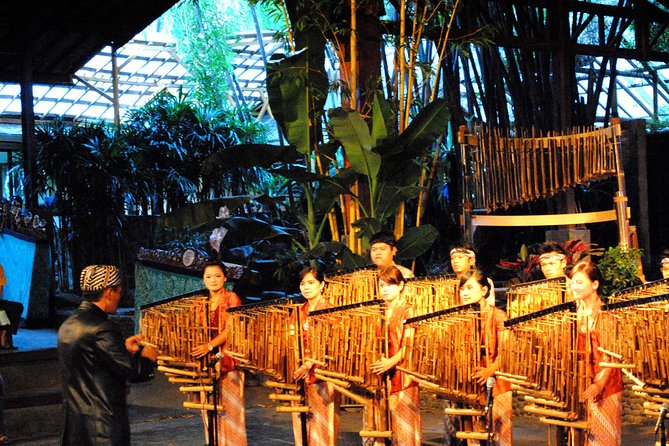 DAY TRIP TO BANDUNG CITY From Jakarta - Braga Street: 30 minutes in old Bandung