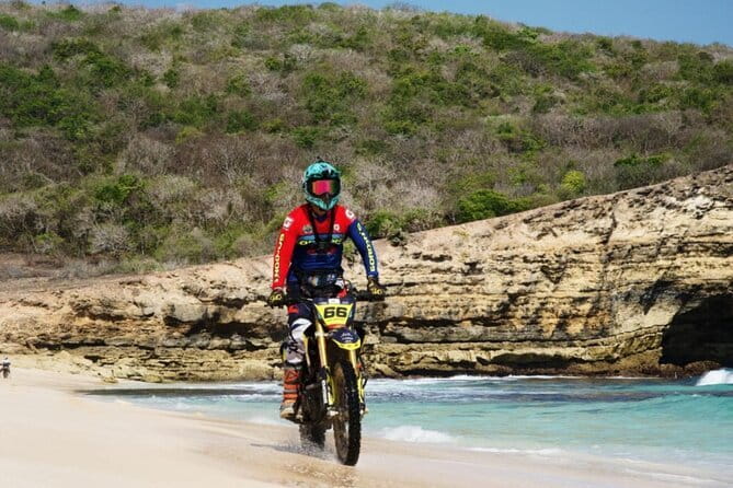 Dirt Bike Adventure at Kuta Lombok - Are Guling and Mawun: two very different beach stops