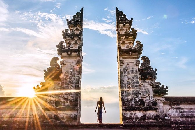 East Bali Tour: Gate of Heaven, Water Palace, Sleeping Gajah - Tirta Gangga’s fountains, pools, and koi