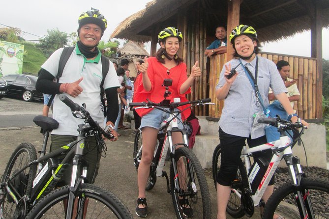 Electric bicycle tour in Jatiluwih UNESCO site - A local lunch after the ride