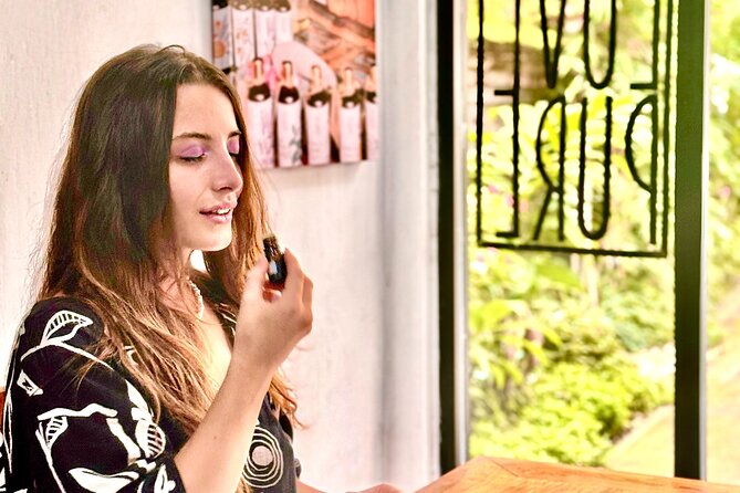Essence Alchemy Workshop: create self-love blends in Ubud - Mixing a face and body oil to take home