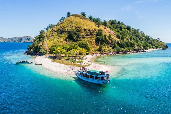 Exclusive Early Bird Komodo Tour: Beat the Crowds by Speed Boat - Padar Island and the famous 800-step view