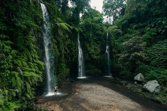 Excursions for Cruise Ship Passengers - Sukarara Village and the meaning of songket