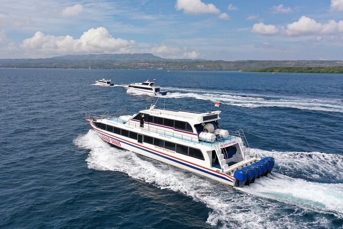 Fast Boat Transfer: Sanur to Nusa Lembongan Island by Penidago - Boarding the fast boat with luggage