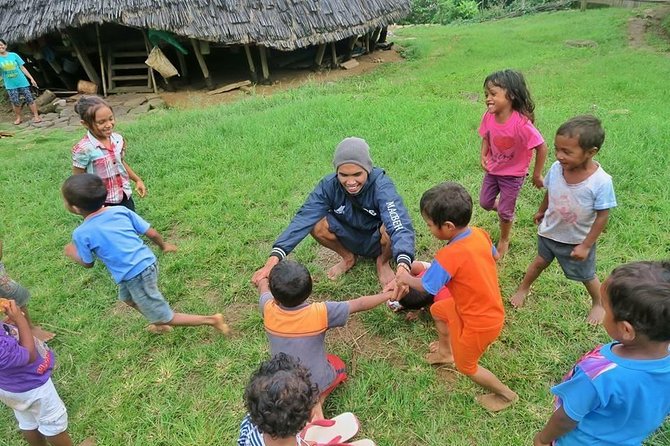 Flores Overland Tour - From Maumere to Moni by way of Koka Beach and weaving