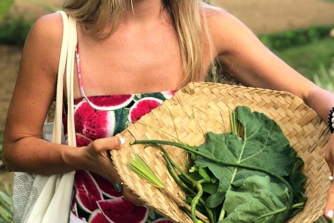 From Ubud: Authentic Bali Farm Cooking School & Organic Farm - The morning market adds real context