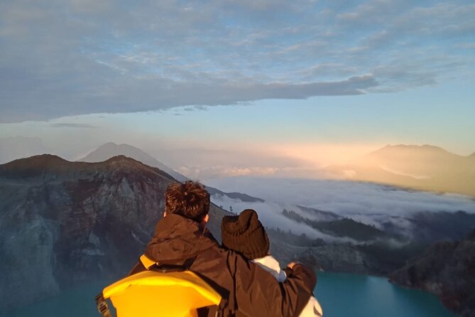 From Yogyakarta: Borobudur, Bromo and Ijen Tour 3-Day with Train - Ijen Crater: a second early start and a real hike