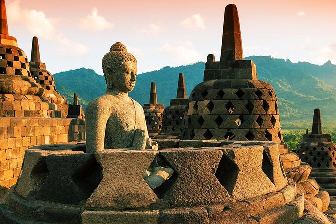 From Yogyakarta: Borobudur &Prambanan-Bromo-Waterfall-Ijen 6 Days - From Yogyakarta, a strong but demanding opening day