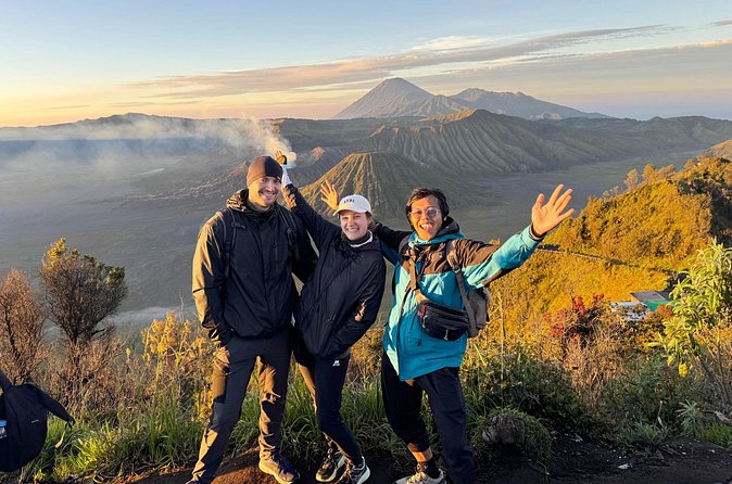 From Yogyakarta: Bromo Sunrise & Ijen Volcano with Bali Drop-off - Day 3: the steep climb to Ijen Crater