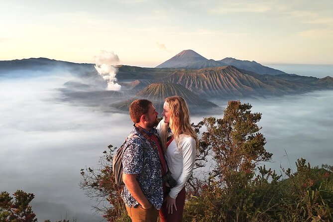 From Yogyakarta: Bromo Sunrise & Ijen Volcano with Bali Drop-off - Day 2: Bromo sunrise and the volcanic sea