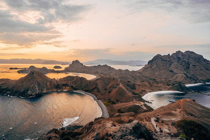Full-Day Adventure Tour to komodo Island with join Speed Boat tur - Padar Island: three hours for the famous hilltop