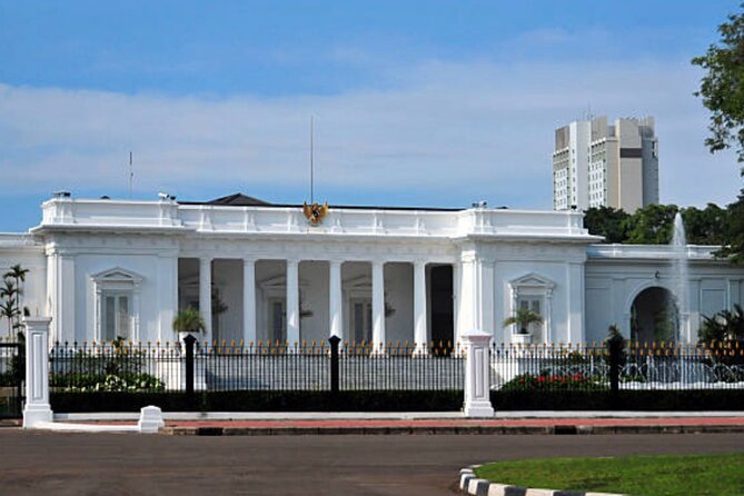 Full Day Private Jakarta Tour(Inc Lunch, Puppet show, & Souvenir) - Sunda Kelapa Harbor: historic setting, rough edges
