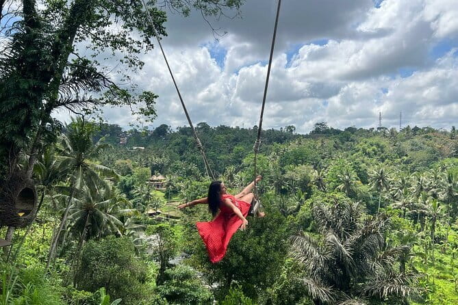 Full Day Private Tour from Tegenungan Waterfall to Tanah Lot - Dewi’s Gold & Silver, a shopping stop with a craft angle