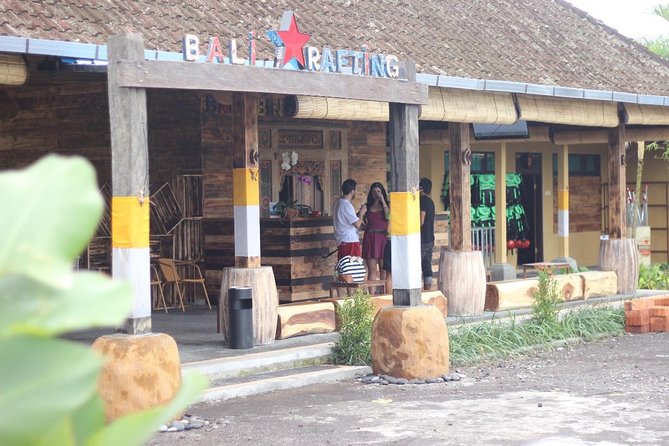 Full-Day Tour: White Water Rafting and Highlight of Ubud with All-inclusive - Buffet lunch, showers, and changing facilities