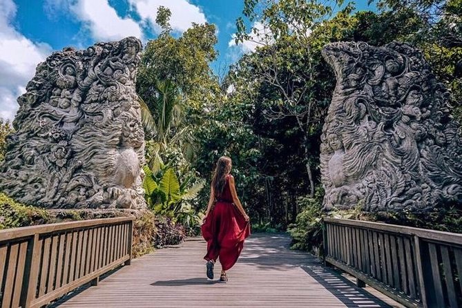 Full-Day Tour: White Water Rafting and Highlight of Ubud with All-inclusive - One hour inside the Sacred Monkey Forest