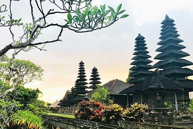 Full day Ubud and Tanah Lot tour - Two hours among Ubud’s monkeys and temples