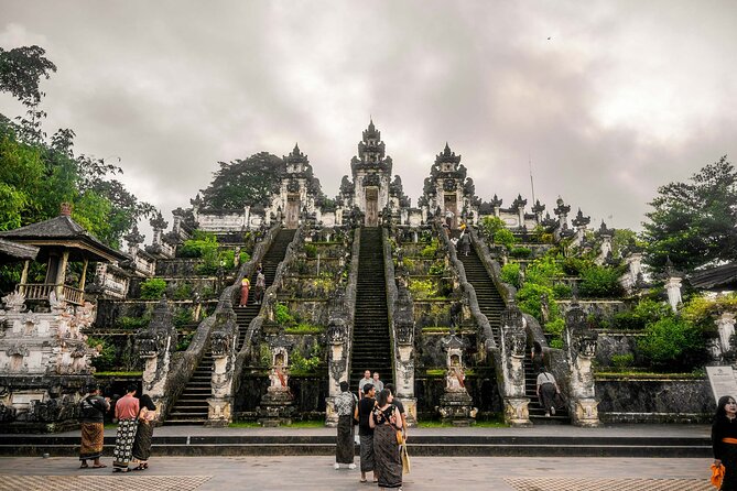 Gates of Heaven Tour: Tirta Gangga - Kanto Lampo Waterfall - Kanto Lampo Waterfall: A Wet Finish
