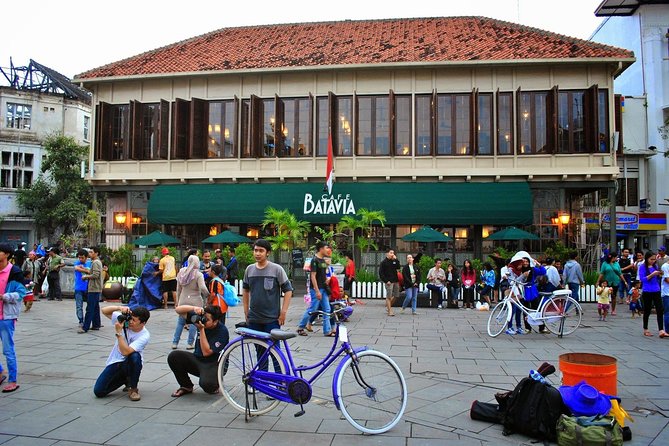 Half Day 4 Hours Jakarta City Tour - Passing the Selamat Datang Monument