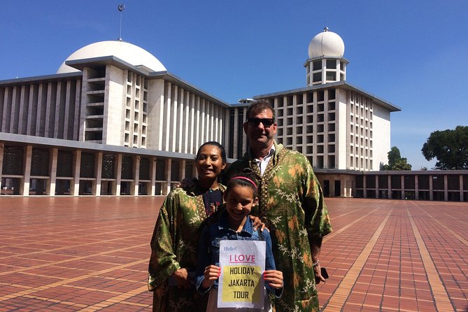 Half Day 4 Hours Jakarta City Tour - Air conditioning, snacks, and the value of $50