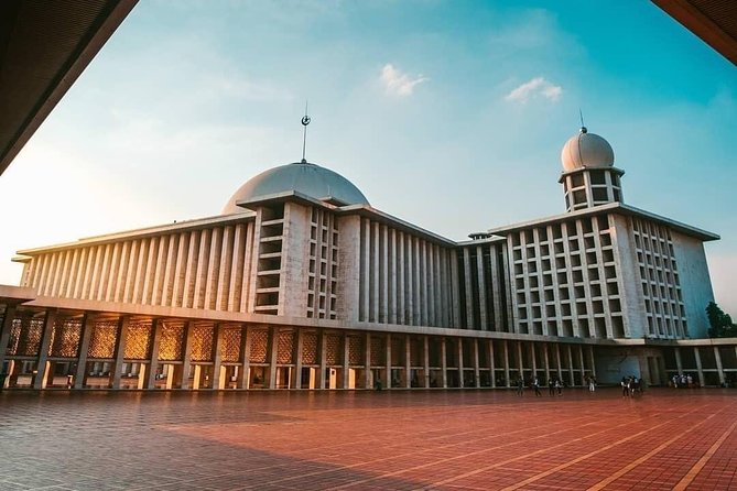Half Day 4 Hours Jakarta City Tour - Crossing to Jakarta Cathedral in 30 minutes