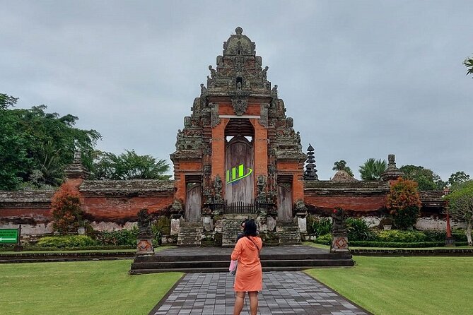 Half-Day Private Tour to Tanah Lot and Bali Royal Temple - Taman Ayun: royal grounds in 50 minutes