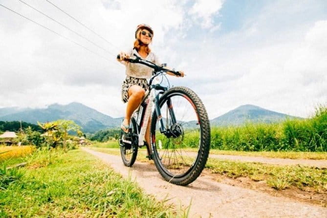 Halo Bike Cycling Tour Downhill - A downhill ride through rice fields and villages