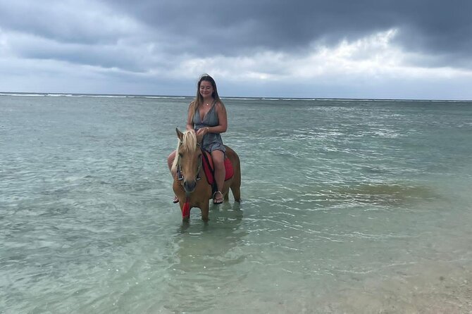 Horse Ride On The Beach Gili Islands - A safety briefing before the beach