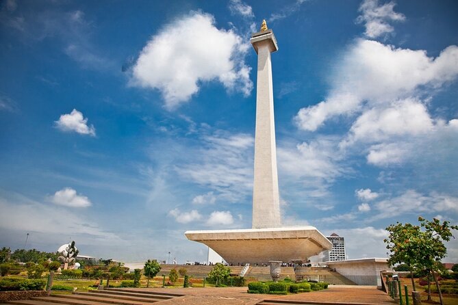 Jakarta Full-Day Highlights Tour with Transfer - Sunda Kelapa Harbor: finish with wooden sailing boats